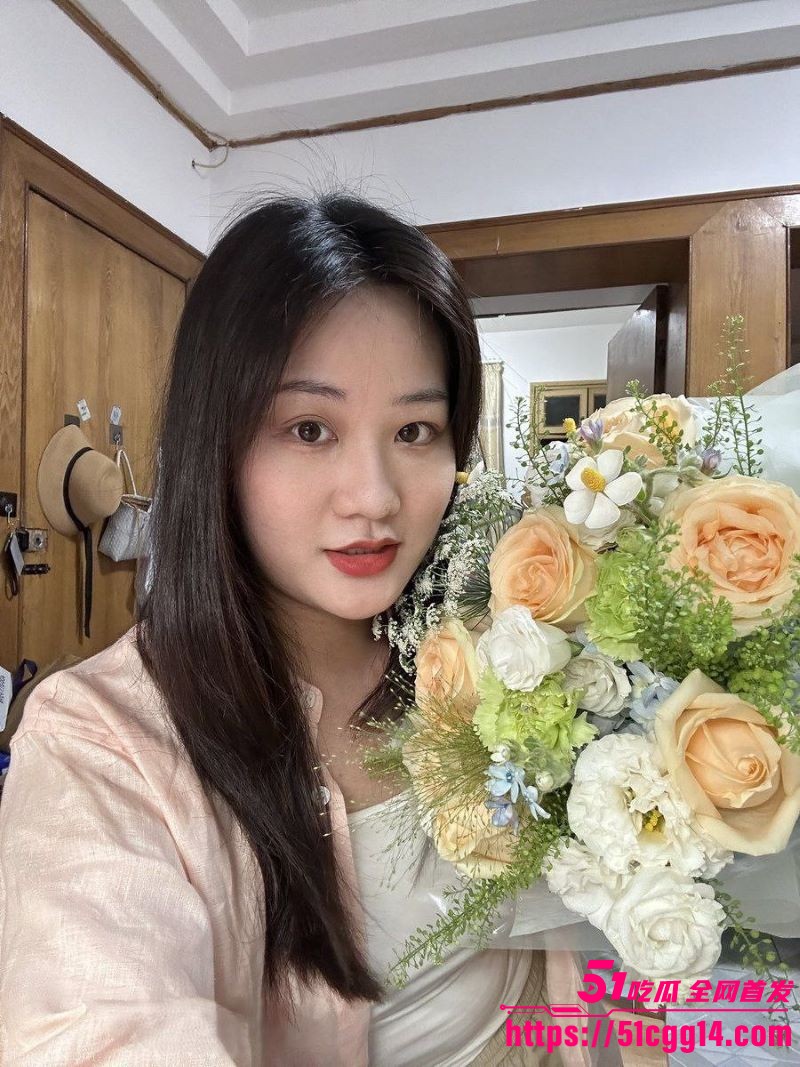 清纯学生妹不雅视频泄密 丰满女神私下自拍各种性感照 漏点诱惑雪白胴体曲线毕露 生活照甜美私拍野性释放！