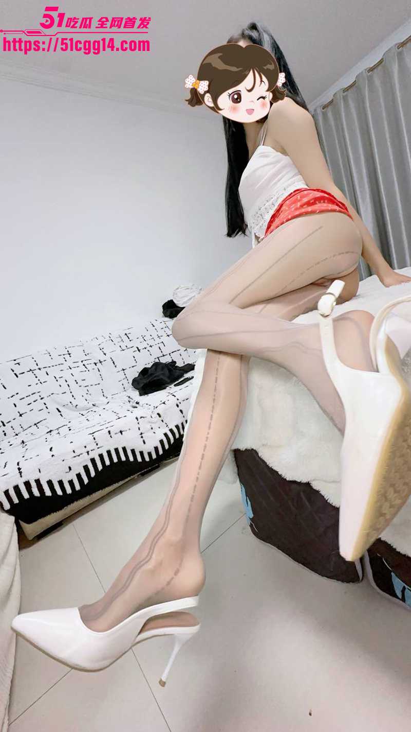51原创小姨子的秘密 姐夫狂舔小姨子的大鲍鱼 在桌子上暴力抽插 浓精射满骚穴！