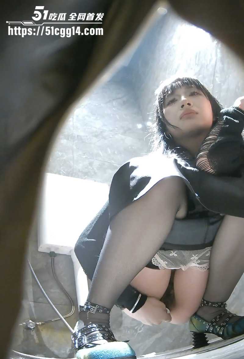 精品厕拍颜值美女脸逼同框视频流出 3 拷贝