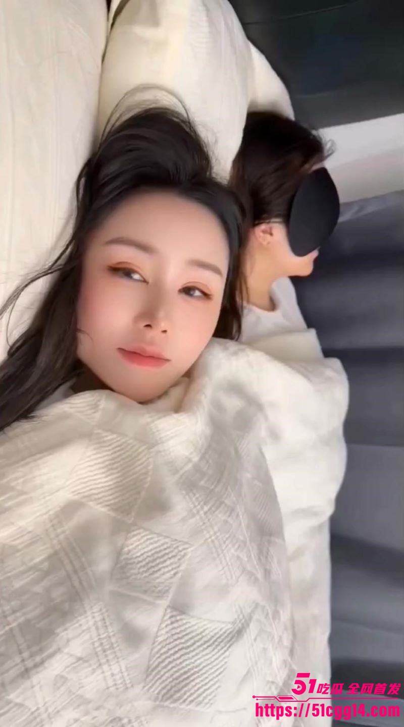 极品网黄 汐梦瑶 新作流出 闺蜜睡旁边男友忍不住直接开干 熟睡闺蜜被吵醒后加入 刺激到窒息！