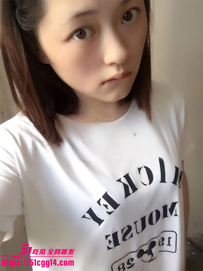 湖北清纯女孩 丁玲丽 迷恋网络男主播 为其刷礼物打赢PK不惜裸贷 无力偿还后被曝光淫贱裸拍！
