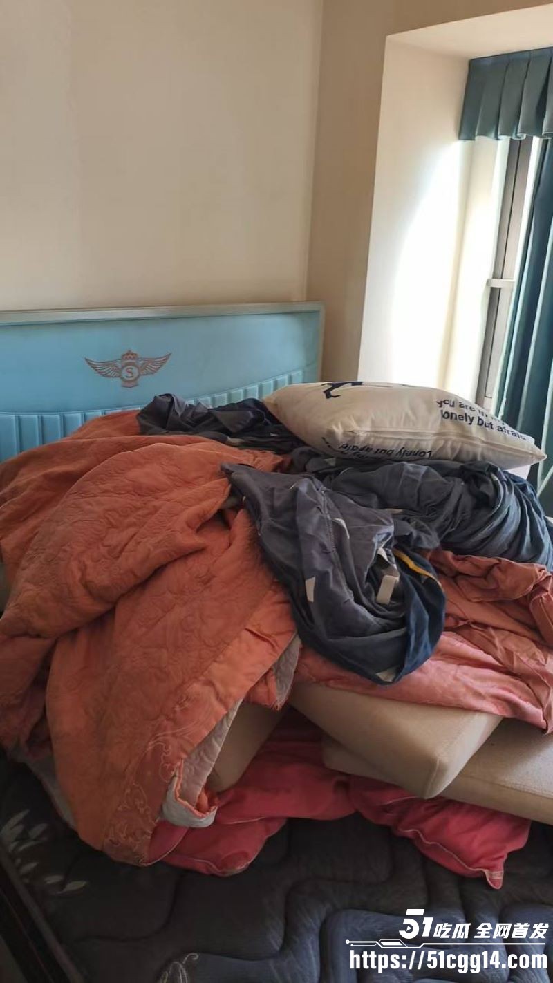 广东珠海香洲区绿景玺悦湾小区业主酒后纵火烧房子 2