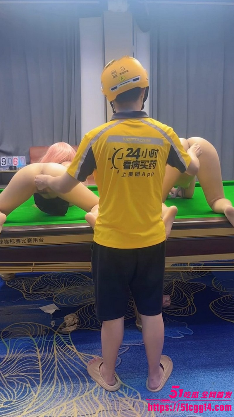 百变七酱和桃桃丸子台球厅极限露出 4