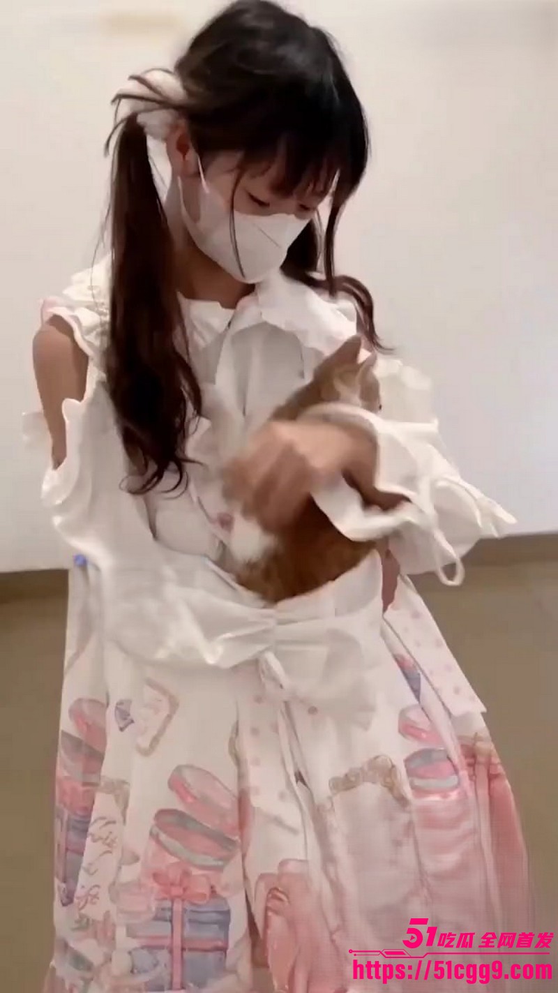 福建兄妹门乱伦神作！哥哥用粉裙诱奸亲妹 强制后入狂射满嘴 精液拉丝滴裙摆 禁忌快感拉满！