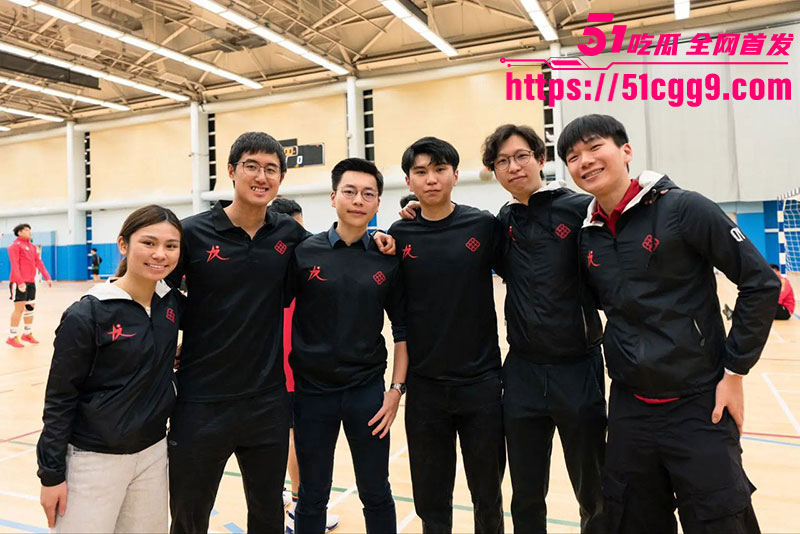 香港理工大物理系 曹嘉欣 性爱视频流出 社团办公室跪地口交 撅臀后入淫荡浪叫 高材生变淫贱母狗！