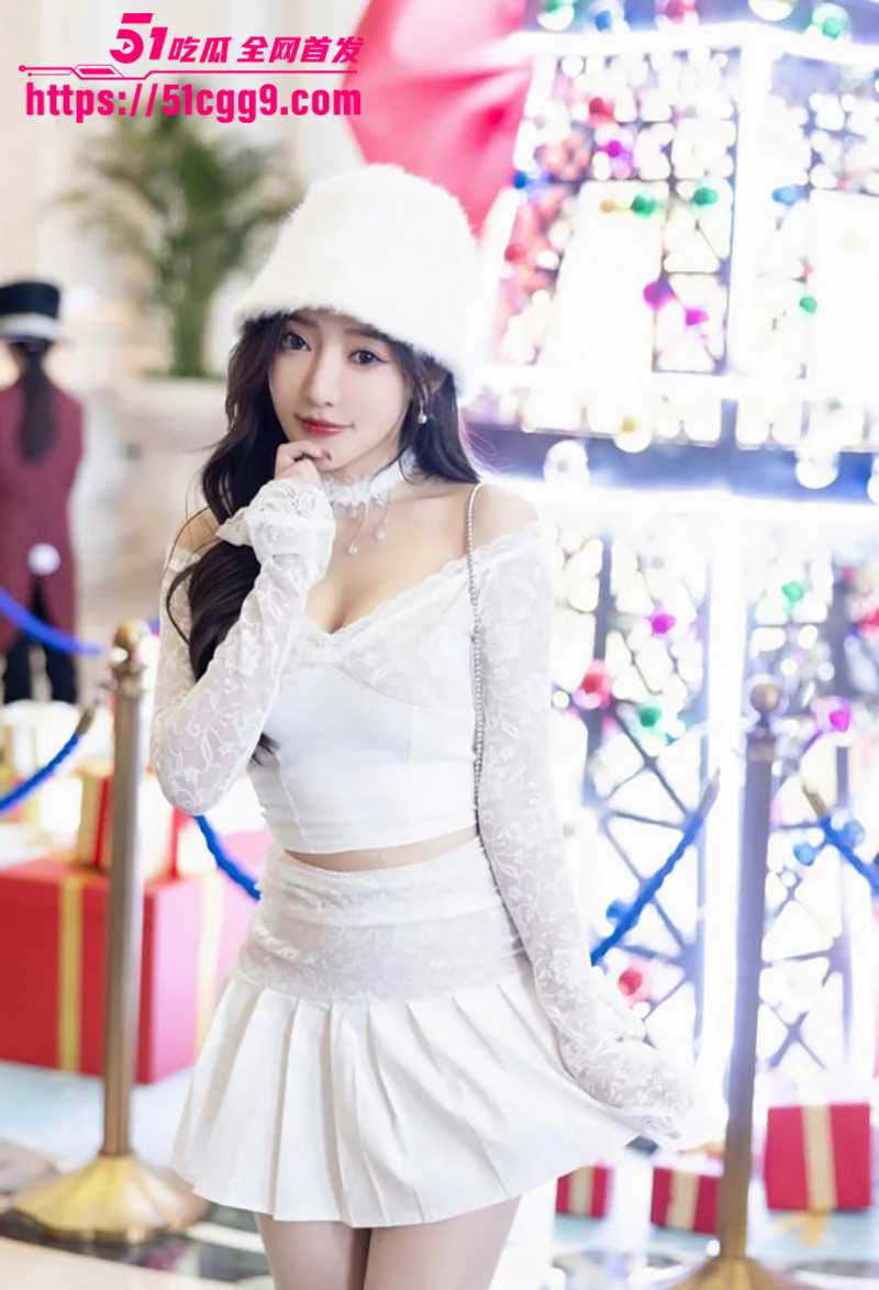顶级御姐 王馨瑶 高定私拍 薄纱白丝裹不住雪乳深沟 撅臀脱裤挡不住淫湿骚穴 一扭一翘勾人心魂！