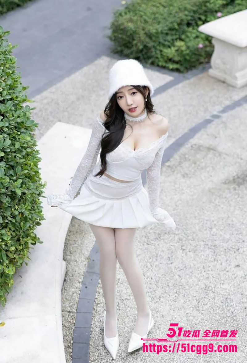 秀人网御姐嫩模王馨瑶金主高价定制视频流出2拷贝