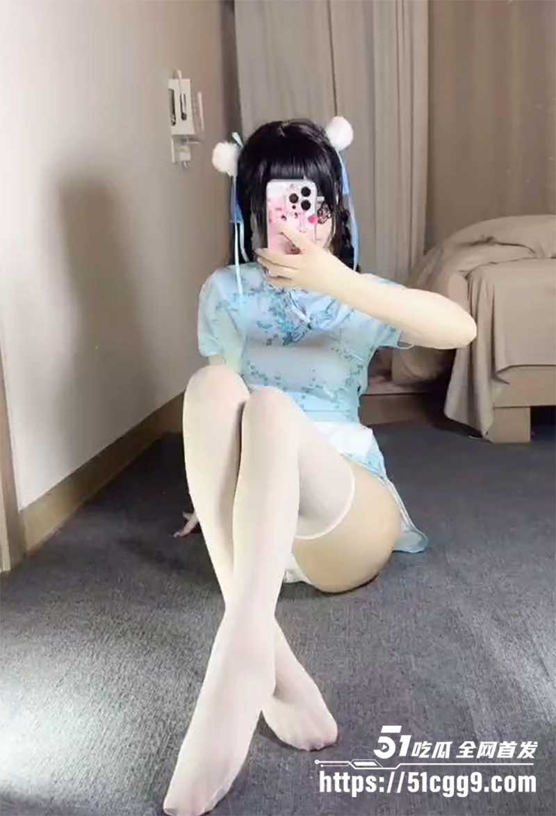 甜美少女 不要凶小乖 化身白丝中华小厨娘 酒店地毯开骚狂舞 俏萌内裤紧勒饱满嫩穴 纯欲炸裂撩翻全网！