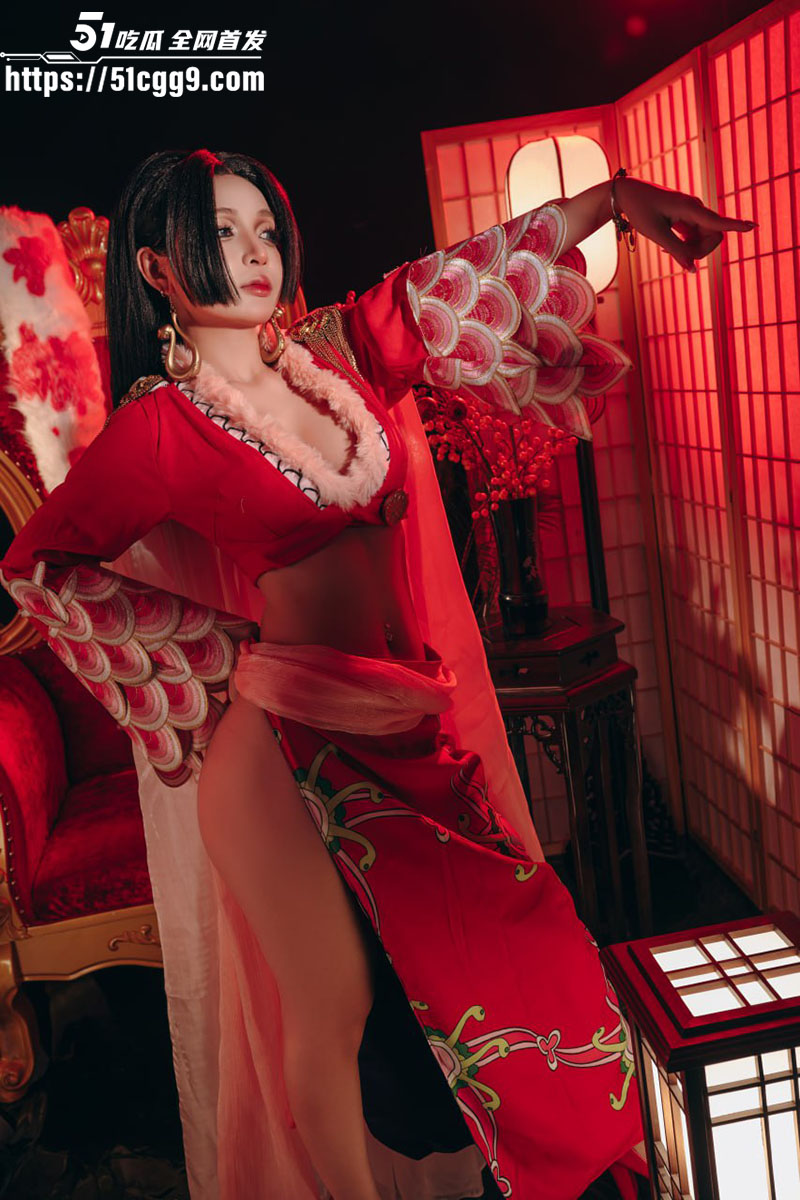 极品福利姬 UmekoJ 最新写真 COS海贼王女帝 蜂腰巨乳尽显火辣身材 瞬间点燃内心欲望！