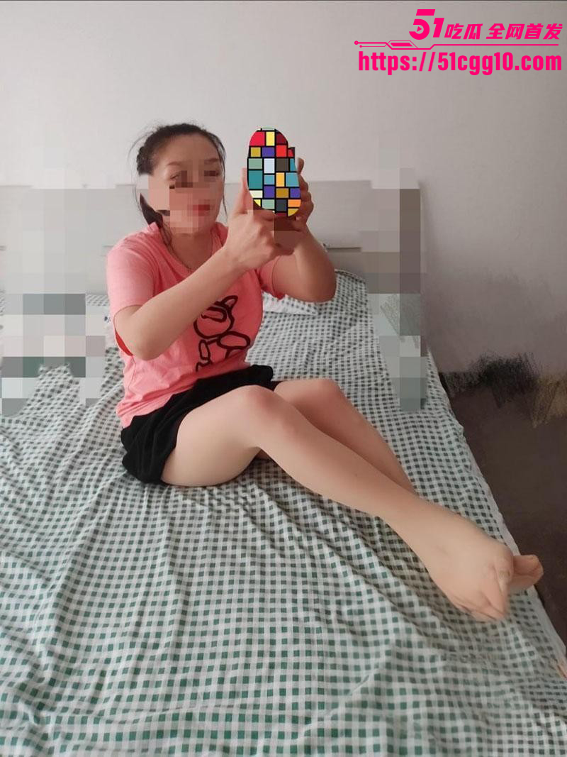 爱穿丝袜的骚妈浇灌骚妈多汁肥鲍03
