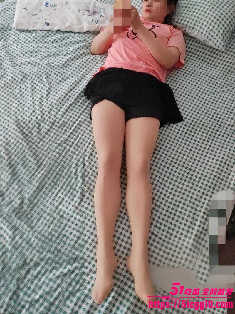爱穿丝袜的骚妈浇灌骚妈多汁肥鲍04