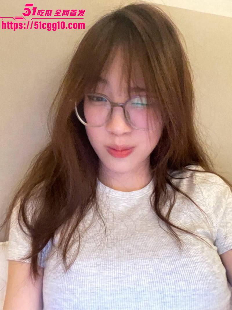 广东中山反差眼镜婊 张倩倩 出轨前任对其巨根念念不忘 送逼上门后被男友发现曝光私拍！