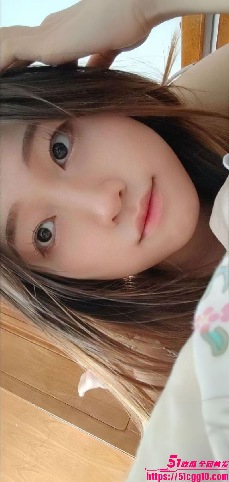 南京985金融系学霸 吴晓华 戴狗链叼鞭子爬行 脸穴同框自慰 被男友抱起来猛干 母狗调教年度封神！