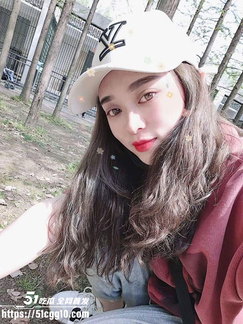 广州人妻 陈红霞 出轨偷情视频曝光 巨乳肥臀骚货身穿情趣丝袜被情夫猛操 疯狂迎合满足到浪叫求饶！