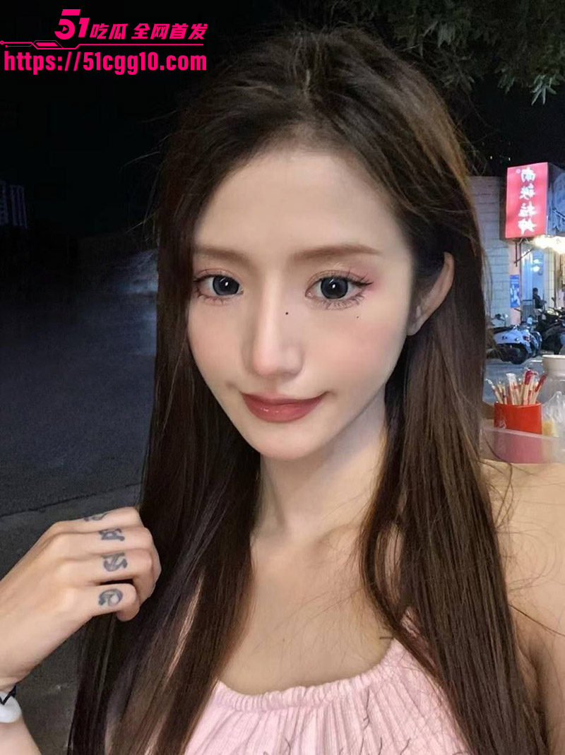 无锡职院极品校花 徐晴 被富哥调教成专属母狗 戴项圈狗链跪地狂秀口技 无套爆操子宫灌满浓精！