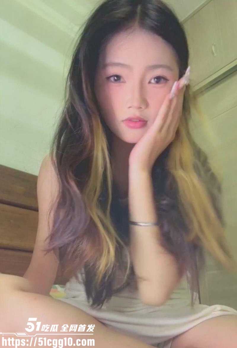 全网最火眼镜妹困困兔反差少女自慰视频流出6拷贝