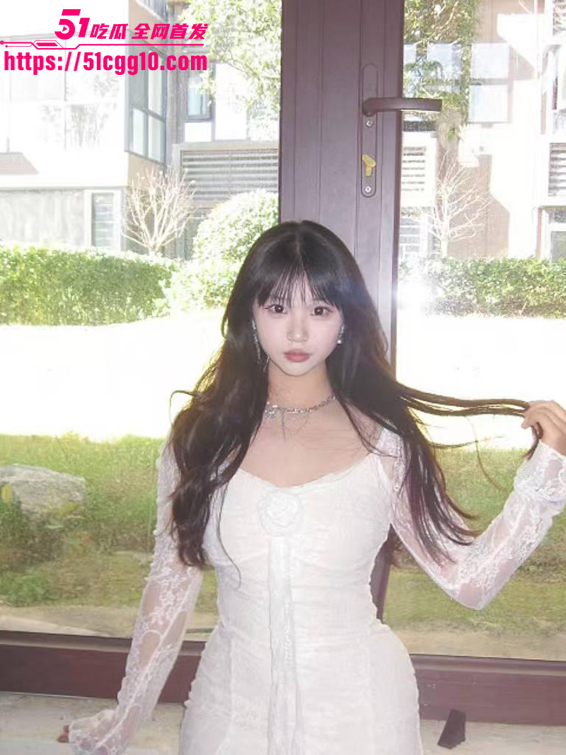 湖南超淫大学生 蒋秋玉 私密视频流出 反差母狗美乳挺翘 粉嫩小穴纤指自慰 诱惑至极！