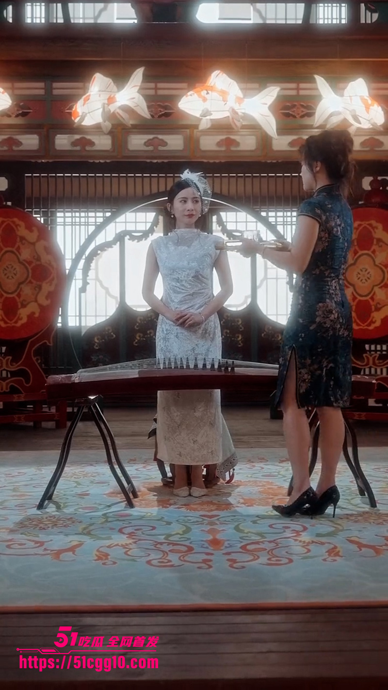 擦边短剧《顶流女明星的秘密》顶流女明星光鲜背后藏着致命秘密 而那个唯一知情的男人偏偏对她动了心！