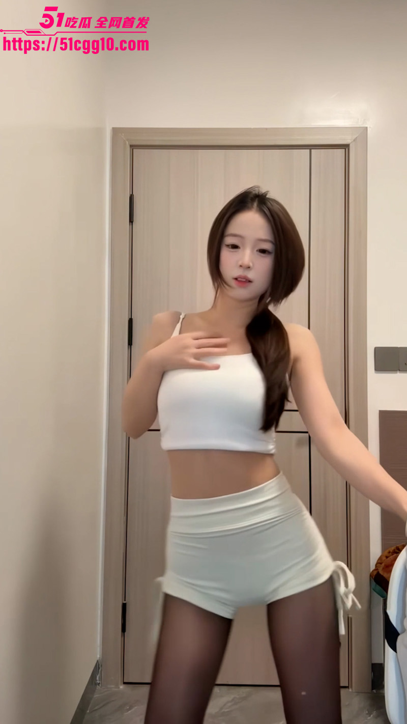 极品网红女神 小粉 定制骚舞合集流出 扭腰顶胯翘臀狂扭 性感美乳晃到让人当场喷鼻血！