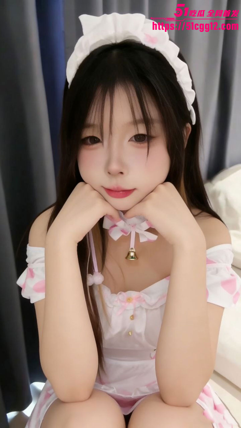 武汉JK少女被绿帽男友叫兄弟酒店3P 口交后入双屌齐插 反差耐操小骚货疯狂榨精 双双高潮爆射！