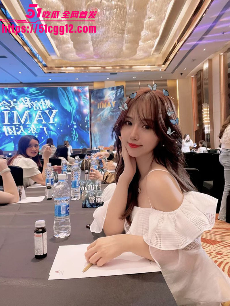 广东高颜值小母狗吴柳欣3p视频02