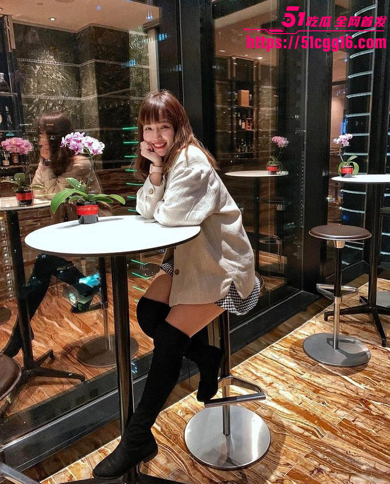 超美巨乳女记者被甜言蜜语骗上床 网友偷拍狂干全过程 多姿势爆操美乳狂晃 骚叫声浪到骨子里！