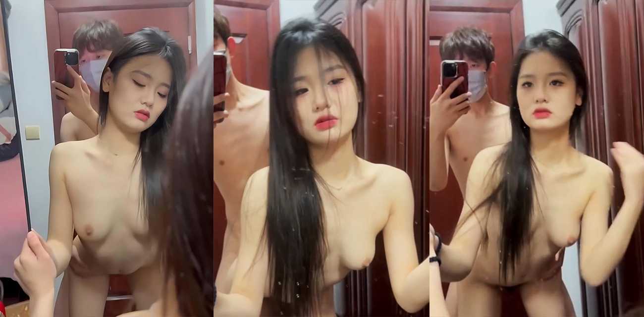 顶级女大学生不雅视频流出 全程露脸放荡不羁 镜前揉奶挨操只管享受 饥渴跪舔肉棒骚劲爆表！