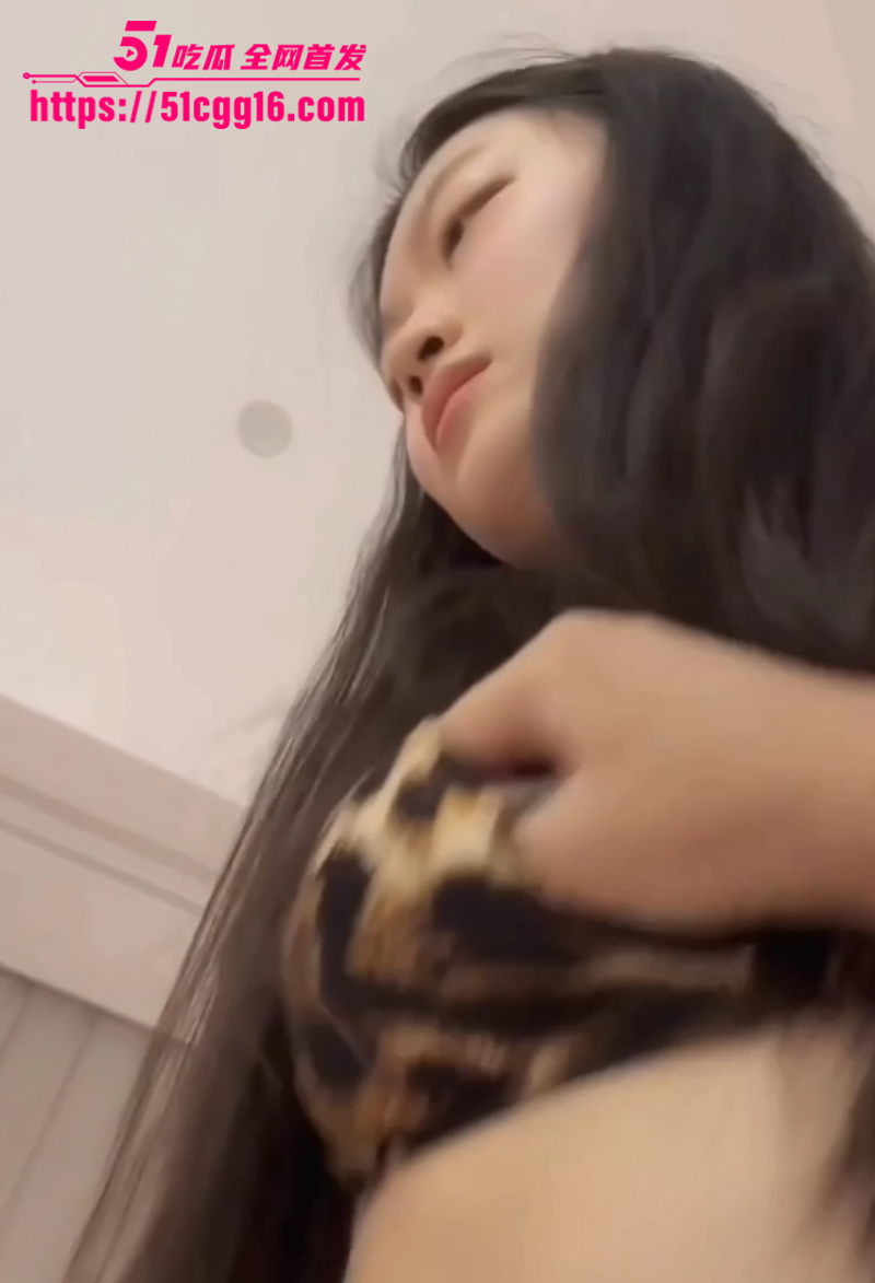 顶级约炮大神深圳第一深情Gdsqx约炮豹纹内衣美女视频流出2拷贝