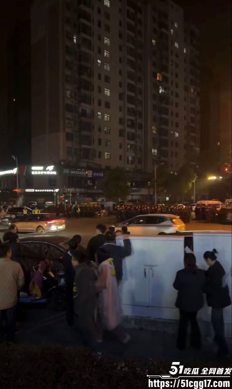 长沙外卖骑手集体抗议 4