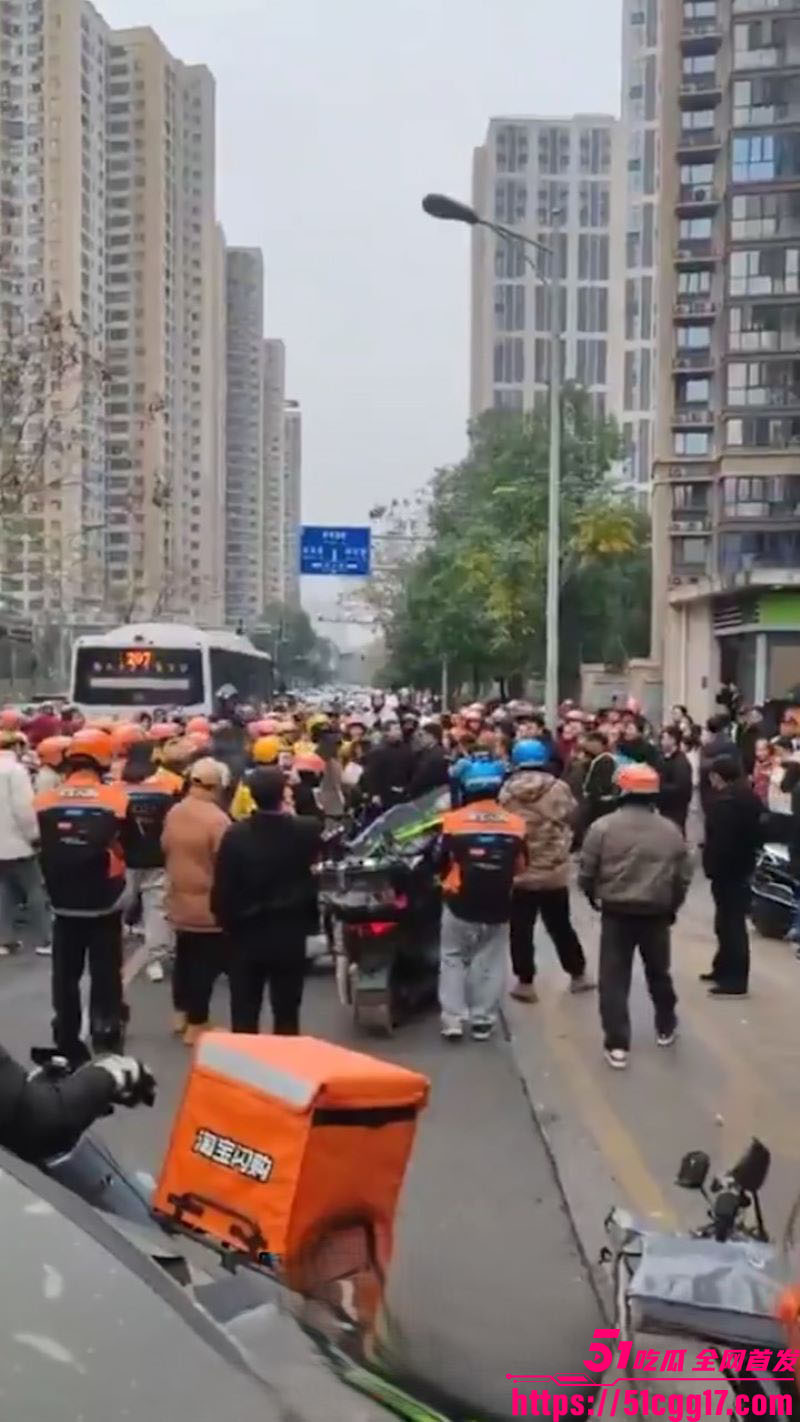 长沙外卖骑手集体抗议 7