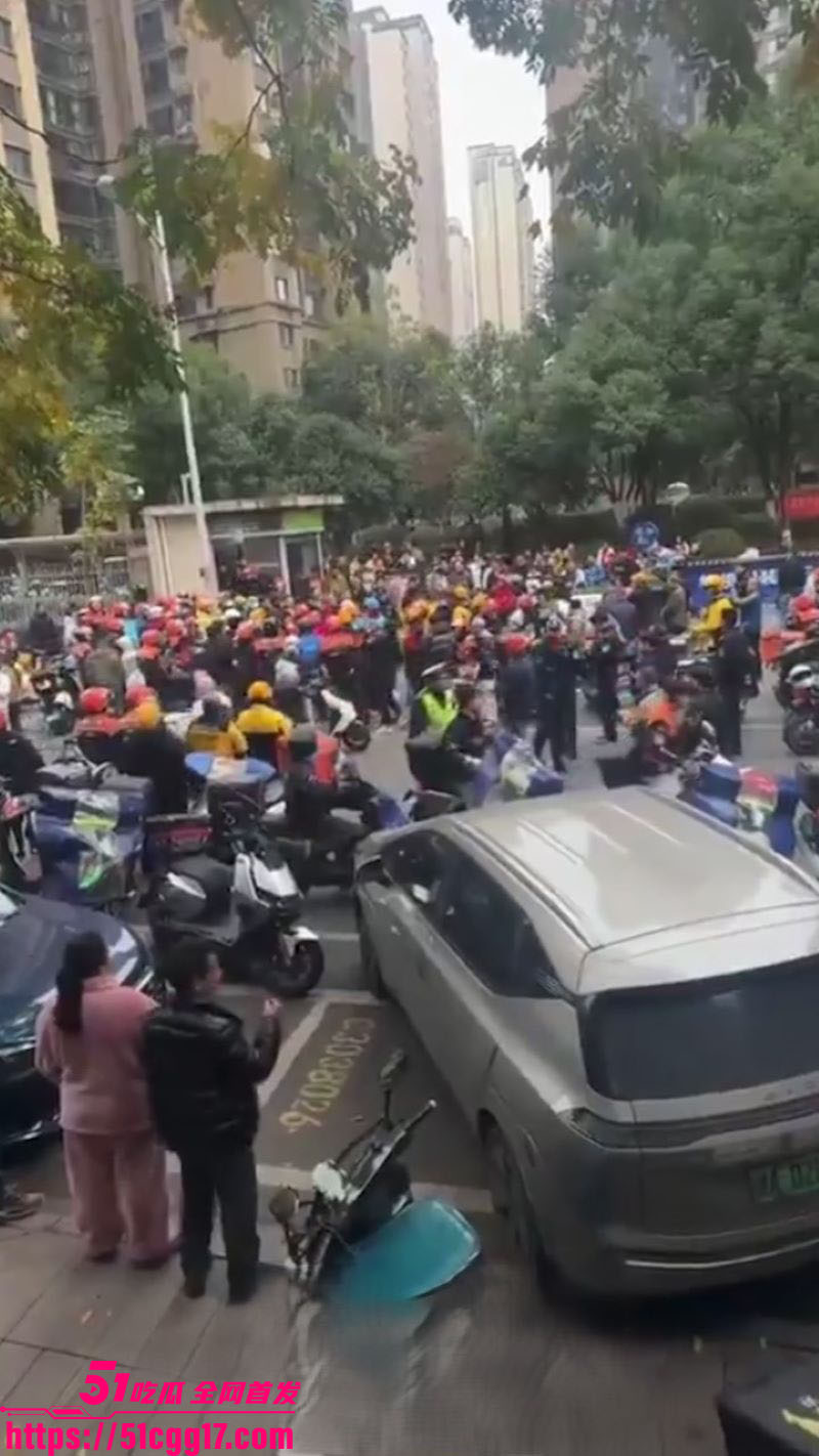 长沙外卖骑手集体抗议 8