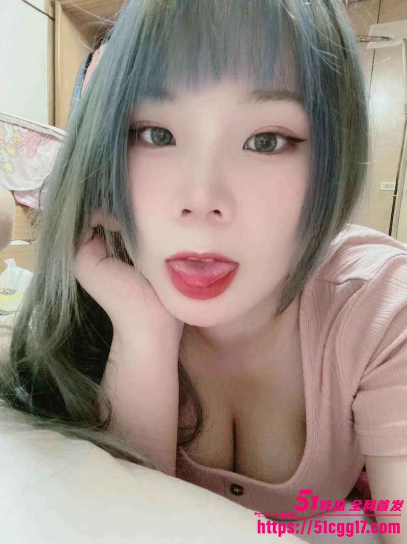 富二代两兄弟重金包养微胖大学生！酒店3P爆操狂欢 齐刘海骚货卖力口交双龙入洞 高潮内射爽翻天！