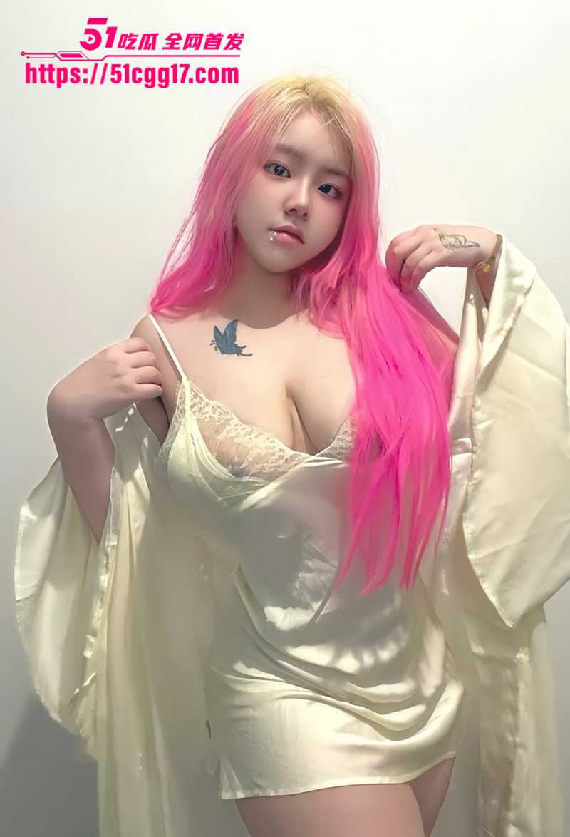 推特巨乳网红Mico最新私拍写真流出 2 拷贝