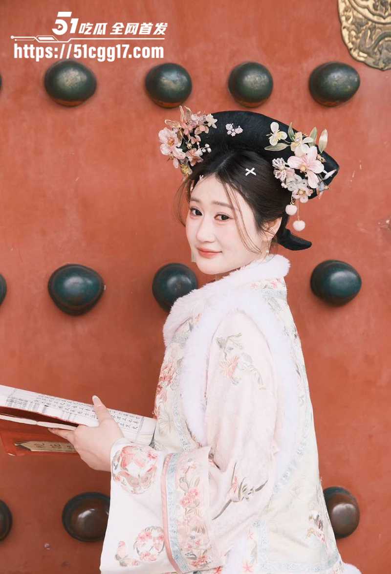白皙蜜桃臀少妇 江茹钦 性爱私拍合集 甜美淫女媚骨天成 骚浪尺度碾压女优 户外露出玩自慰 脸穴同框被爆操！