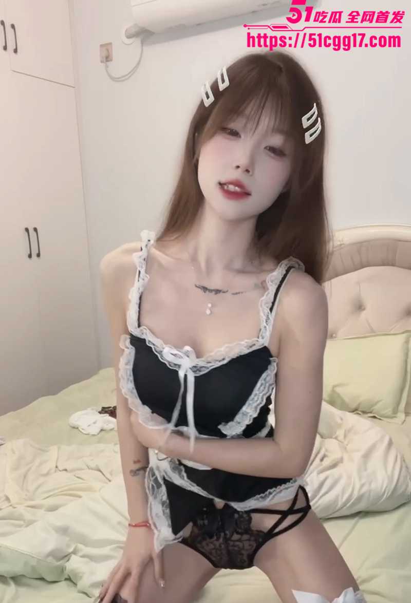 白嫩大奶反差婊嫩妹裸舞合集流出 4 拷贝