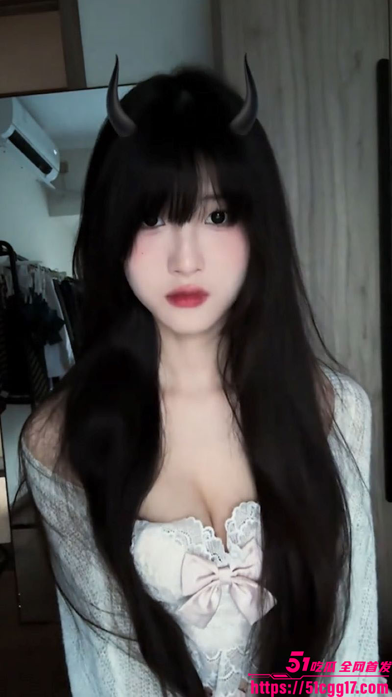 极品小网美雏田早期短发自拍性爱视频外流 7