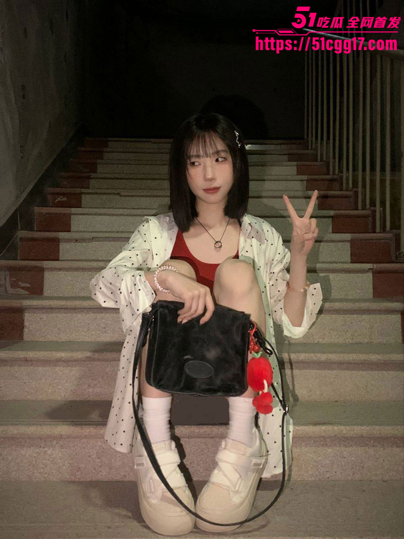 广东顶级反差婊 陈芷晴 性爱视频流出 公厕跪舔吞精 黑丝女仆制服诱惑 公园野战猛抠骚逼！