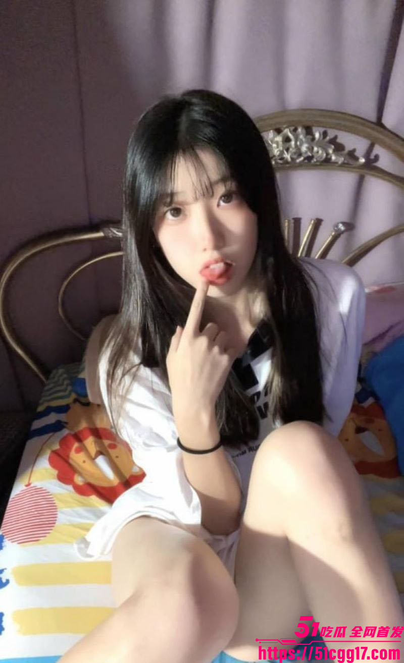 清纯反差婊尹妮自慰视频惨遭泄密 4