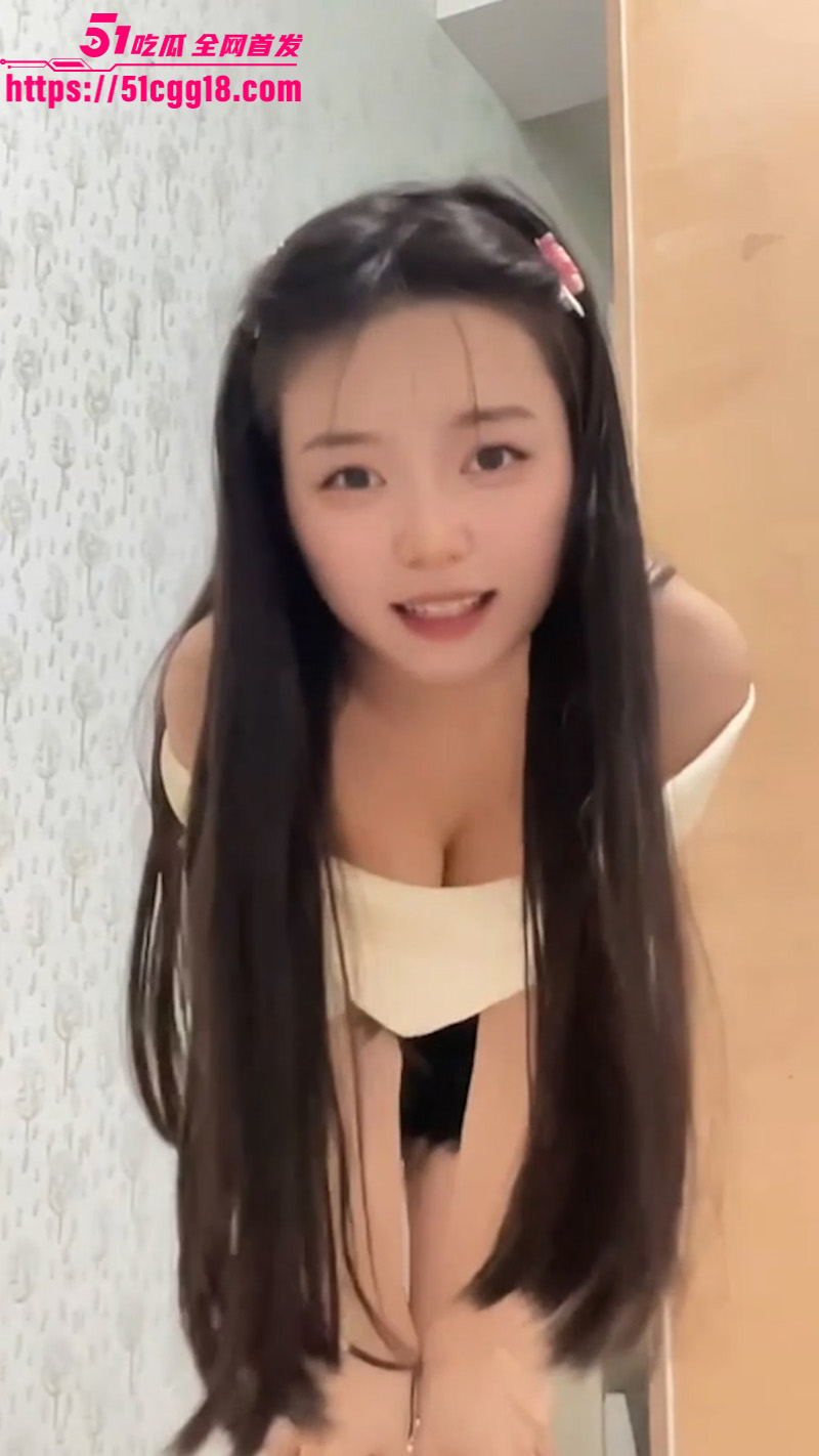 抖音最新闪现合集！主播们费尽心思擦边漏点 奶子晃到眼花 翘臀扭到犯规 这流量密码玩得太花了！