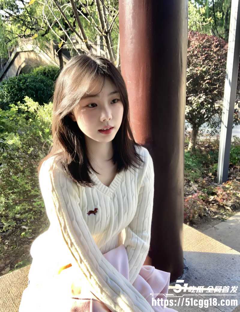 意淫自己妹妹落地窗前暴操妹妹03