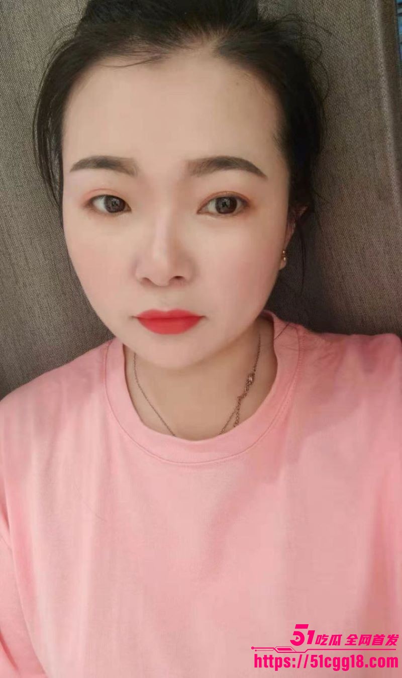 巨婴妈宝男洗澡睡觉都要老妈陪 2