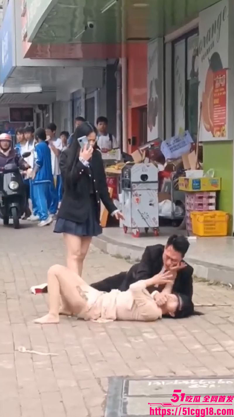 醉酒男子光天化日街头强上女 4