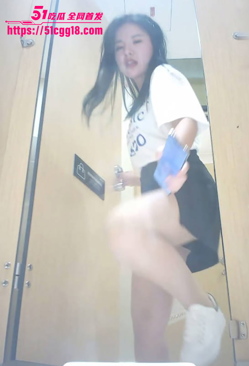 女厕偷拍视频流出 6 拷贝