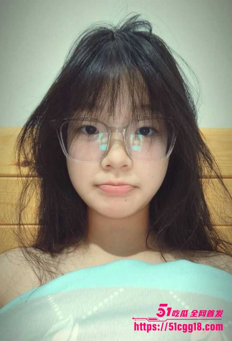 极品眼镜妹 莹莹 不雅视频流出 清纯学妹化身极欲女仆 开档掰逼跳蛋狂震 嫩滑肉洞吸人神魂！