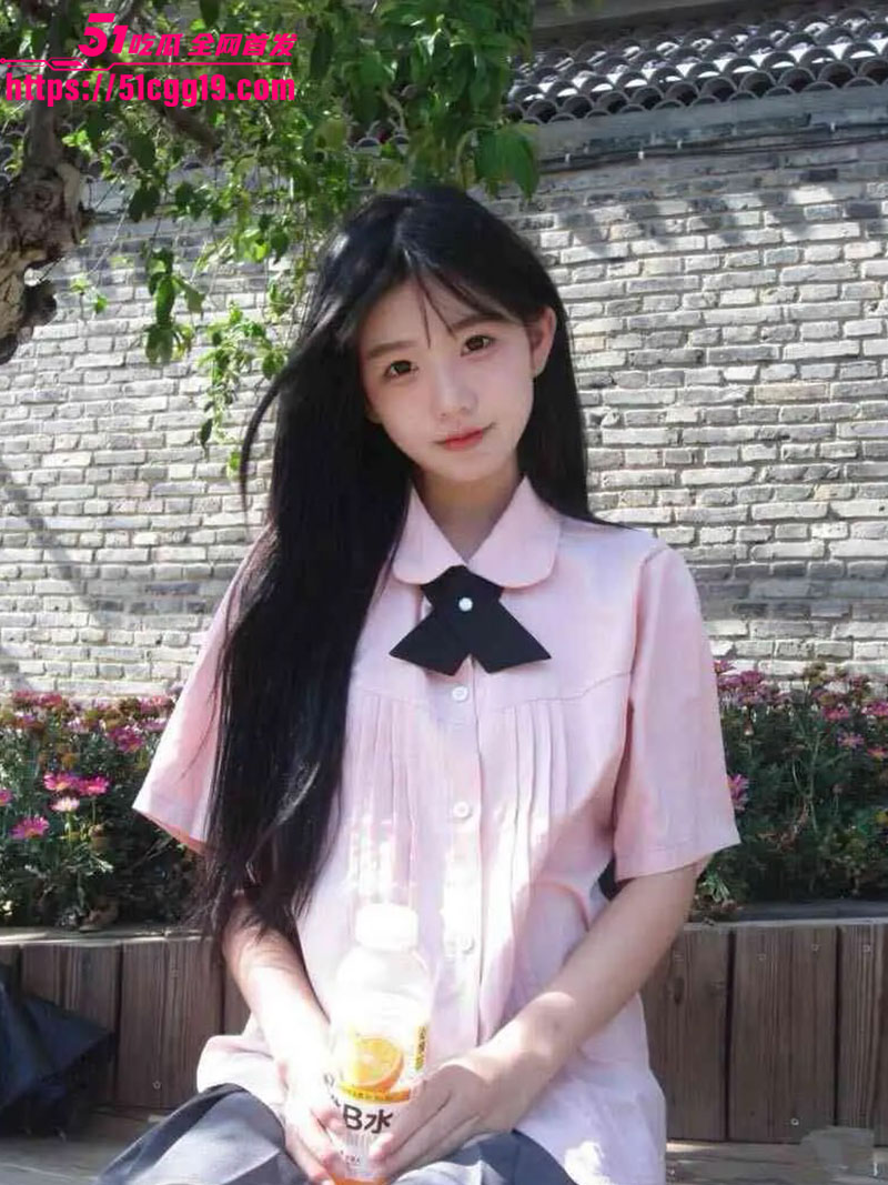 南京传媒学院校花 陈瑶 与金主性爱视频流出 骑脸口交深情舔屌 骑乘位大屌猛插嫩穴白浆四溢！