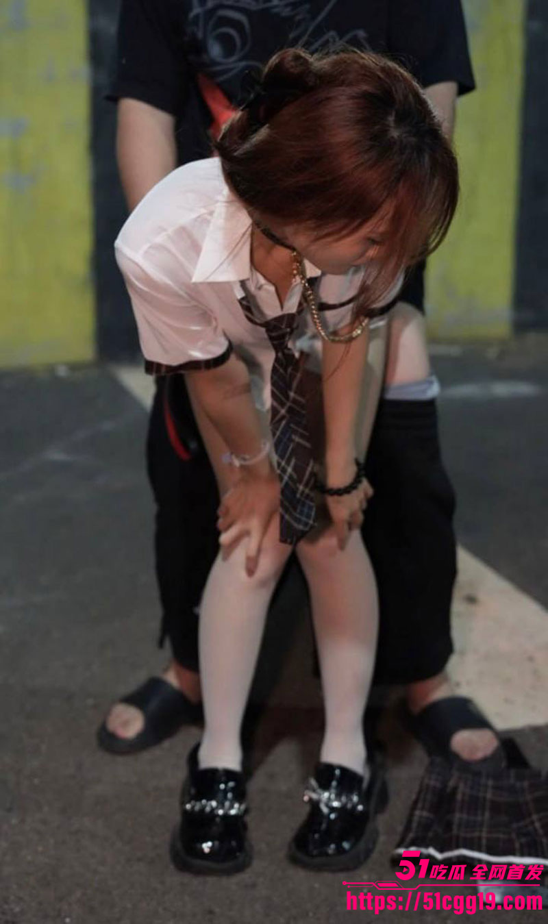 icicls马路3P视频4