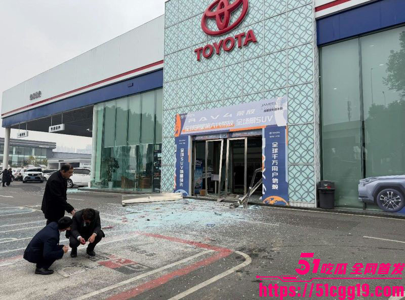 成都丰田4S店惊天爆炸 5