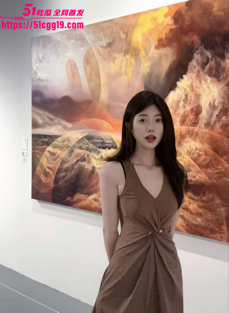 上海高颜值模特 周晓雨 性爱视频流出 反差婊露脸口交深情舔屌 骑乘位翘臀猛砸美乳狂晃 令人欲罢不能！