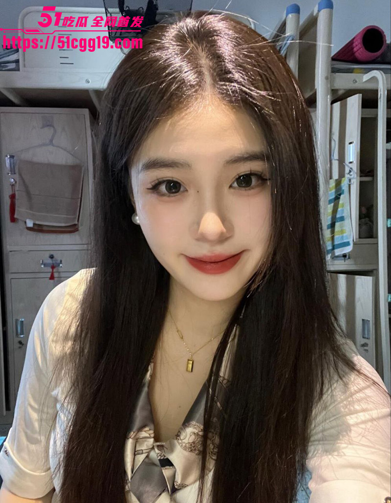 北京经贸大学校园女神 陈美馨 不雅视频泄漏 小骚货被学长当狗一样玩弄 狼牙套爆操猛干 水润蜜穴汁水四溅！