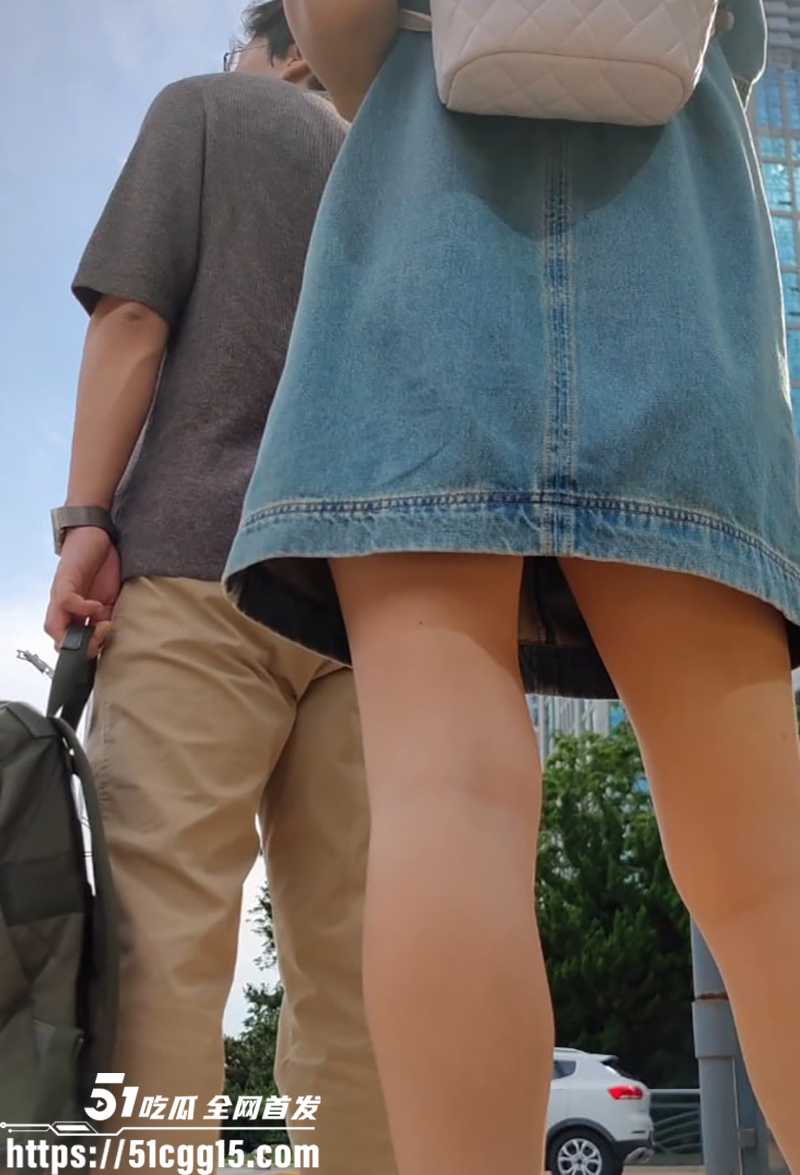 最新抄底无内整容网红脸美女一线天美鲍8拷贝